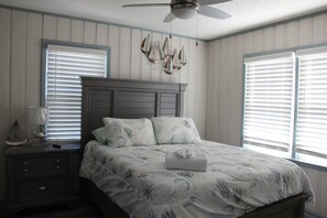 5 bedrooms, iron/ironing board, free WiFi, bed sheets - Boy N Sea - Oceanfront Beach Cottage - Sleeps 12 (Murrells Inlet)