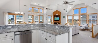 5115 * Pool & Hot Tub * 4 Min Walk to Beach