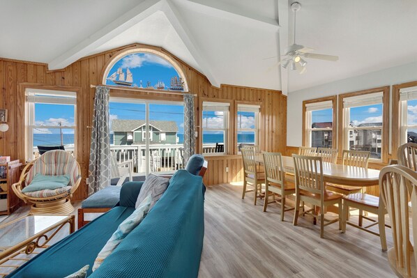 Fernseher, Kamin, Tischfußball, Bücher