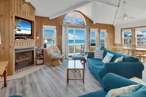 Fernseher, Kamin, Tischfußball, Bücher