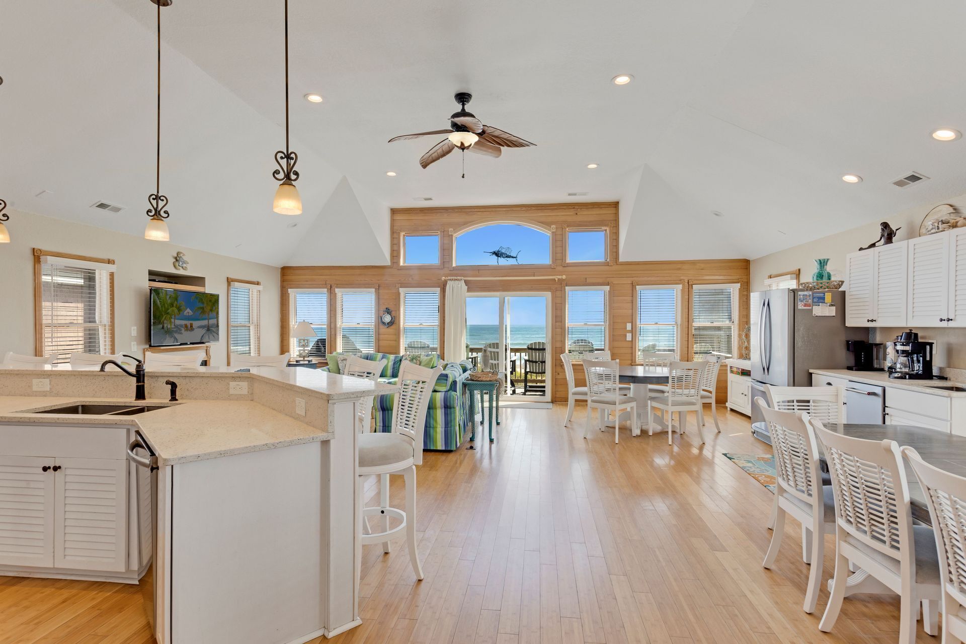 ثلاجة، ميكروويف، فرن، موقد طهي مسطح