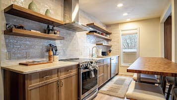 KylskÄp, mikrovÄgsugn, ugn och spishÀll