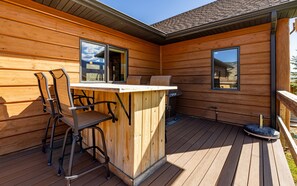 Outdoor dining - AJ's Outpost- Family retreat, Mountain views, Great location (Cody)