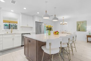 Fridge, microwave, oven, stovetop - Yacht Club - Walk to Beach, Restaurant/Bar! Heated Saltwater Pool  - Villa Beachside Bliss - Roelens (Cape Coral)