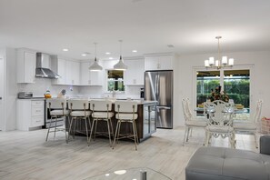 Fridge, microwave, oven, stovetop - Yacht Club - Walk to Beach, Restaurant/Bar! Heated Saltwater Pool  - Villa Beachside Bliss - Roelens (Cape Coral)