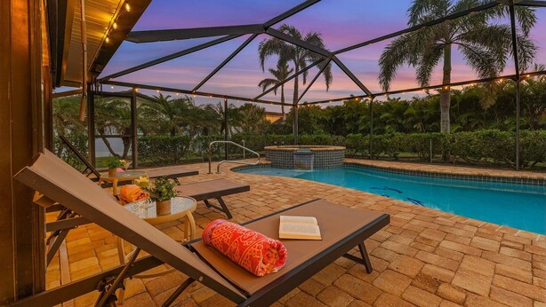 Pool - Yacht Club - Walk to Beach, Restaurant/Bar! Heated Saltwater Pool  - Villa Beachside Bliss - Roelens (Cape Coral)
