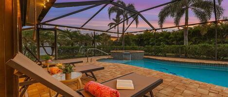 حمّام سباحة مُدفَّأ