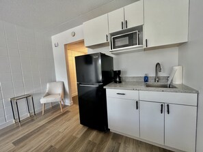 Private kitchen - Lindell - Updated Downtown Studio - One Block From Main Street - King Bed! (Cedar Falls)