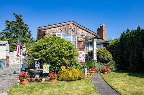 Seaview Hideaway 2BR Near Alki Beach & Stadiums