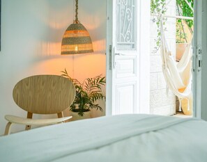 2 bedrooms, iron/ironing board, Internet, bed sheets - Dreamy White Minimalist 2 Bed/Bath with Garden (Amman)