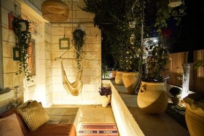 Terrace/patio - Dreamy White Minimalist 2 Bed/Bath with Garden (Amman)