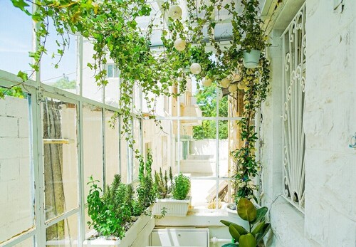 Dreamy White Minimalist 2 Bed/Bath with Garden