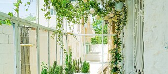 Dreamy White Minimalist 2 Bed/Bath with Garden