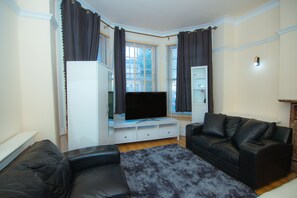 Dobbeltrom – superior, 1 kingsize-seng med sovesofa, delt bad | Memory foam-senger, individuelt dekorert og individuelt innredet