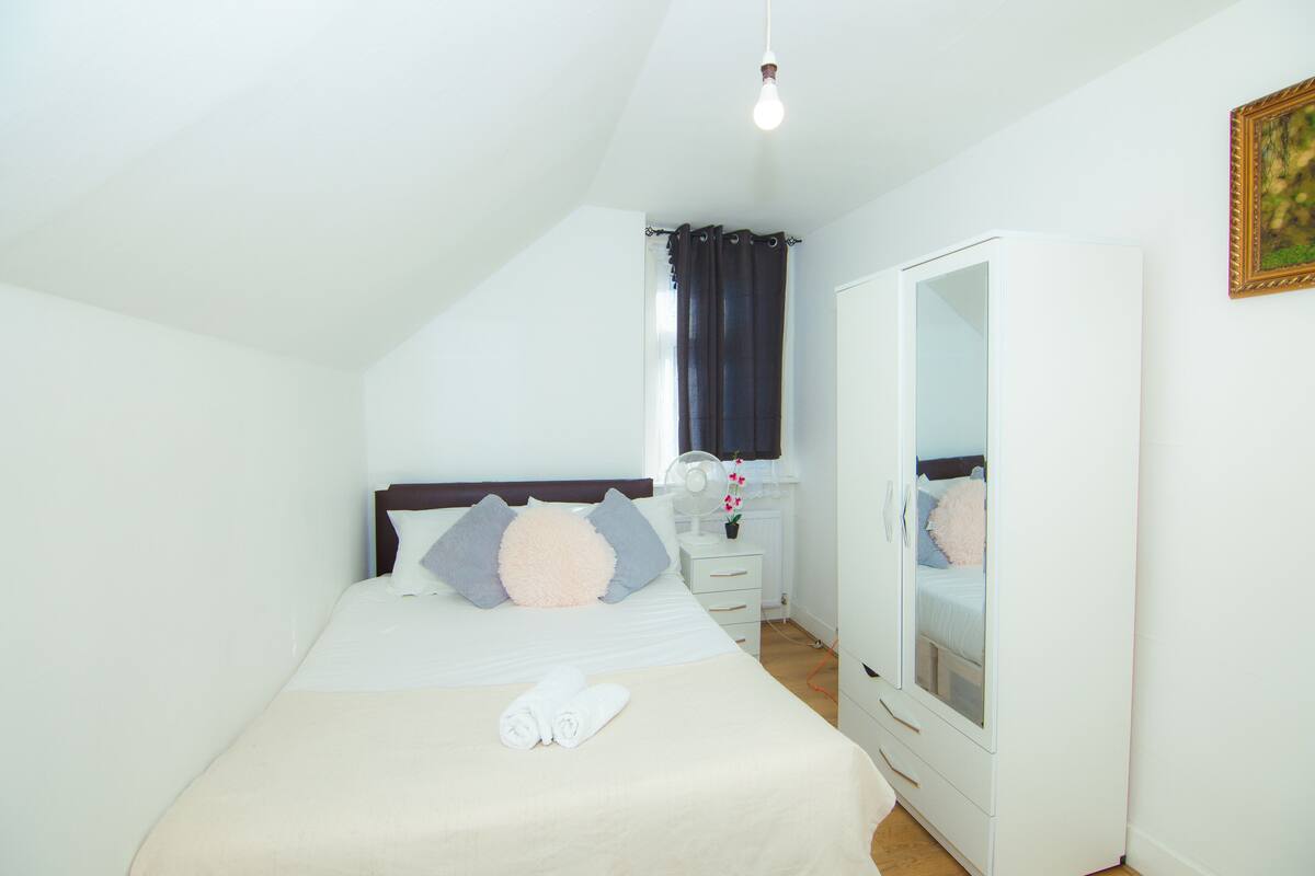 Basic Double Room, Shared Bathroom