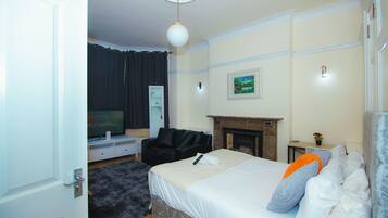 Superior Double Room, 1 King Bed with Sofa bed, Shared Bathroom