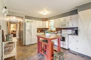 Réfrigérateur, micro-ondes, plaque de cuisson, lave-vaisselle
