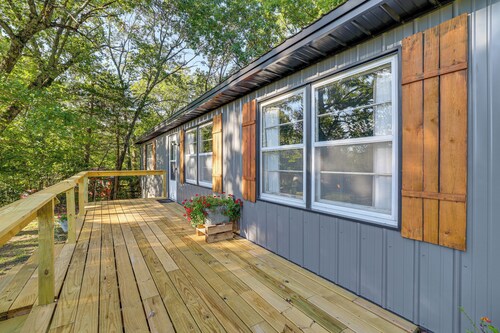 Peaceful Cassville Vacation Rental - Hike & Fish!