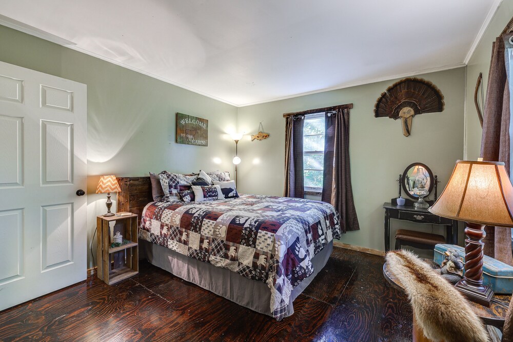 Peaceful Cassville Vacation Rental Hike & Fish! Barry County Vrbo