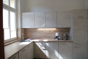 Kühlschrank, Ofen, Herdplatte, Geschirrspüler