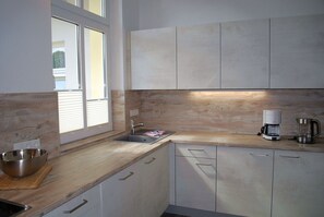 Geladeira, fogão, cooktop, lava-louças