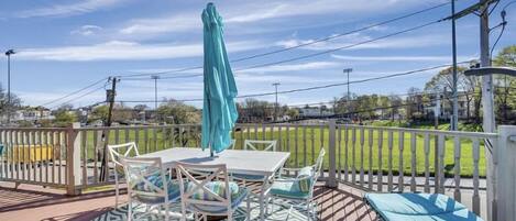 屋外ダイニングエリア