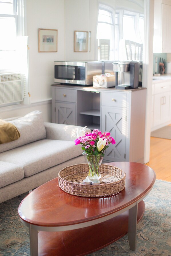 Smart TV - Lordship Charmer HAS IT ALL! Comfortable stay, accessible, family friendly! (Stratford)