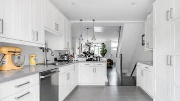 Fridge, microwave, oven, dishwasher