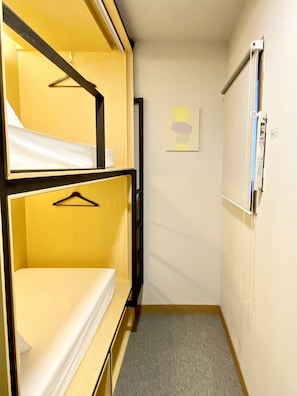 305 (Woman Only Private Room) | Individuelt design, mørklægningsgardiner, strygejern/strygebræt