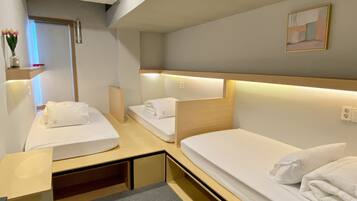 301 (Woman Only Private Room) | Individually decorated, blackout drapes, iron/ironing board, bed sheets