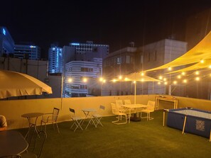 شرفة على السطح