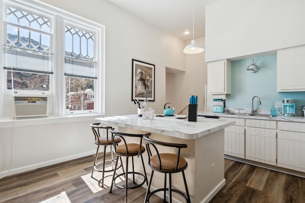 Suite 203 | Cuisine privée | Cafetière/bouilloire