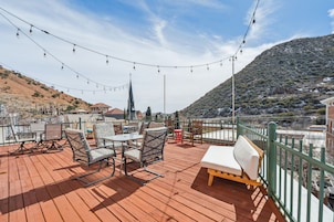 Suite 201 (Pet Friendly) | Terrace/patio