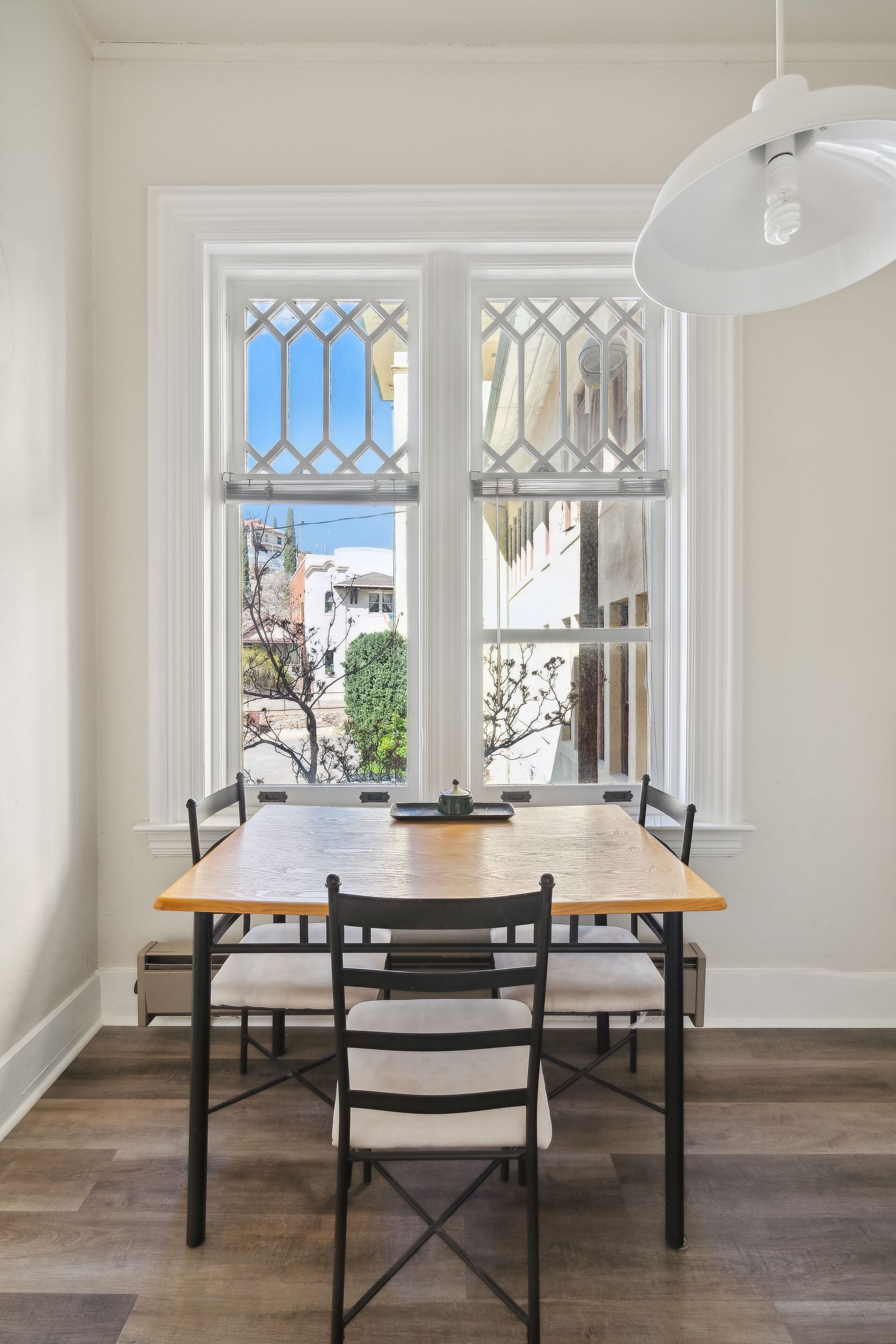 Suite 202 | In-room dining