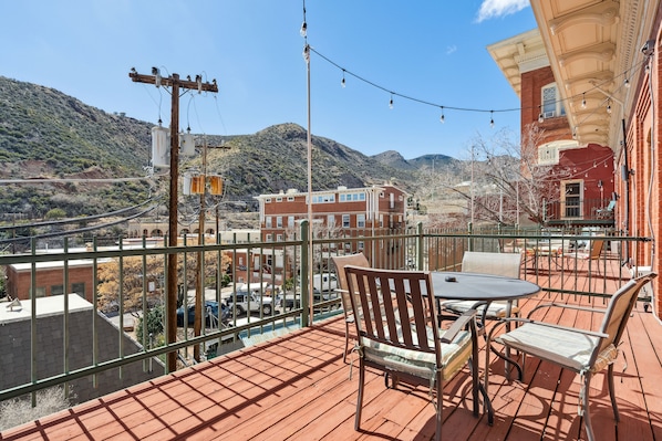 Suite 106 (Not Pet Friendly) | Terrace/patio