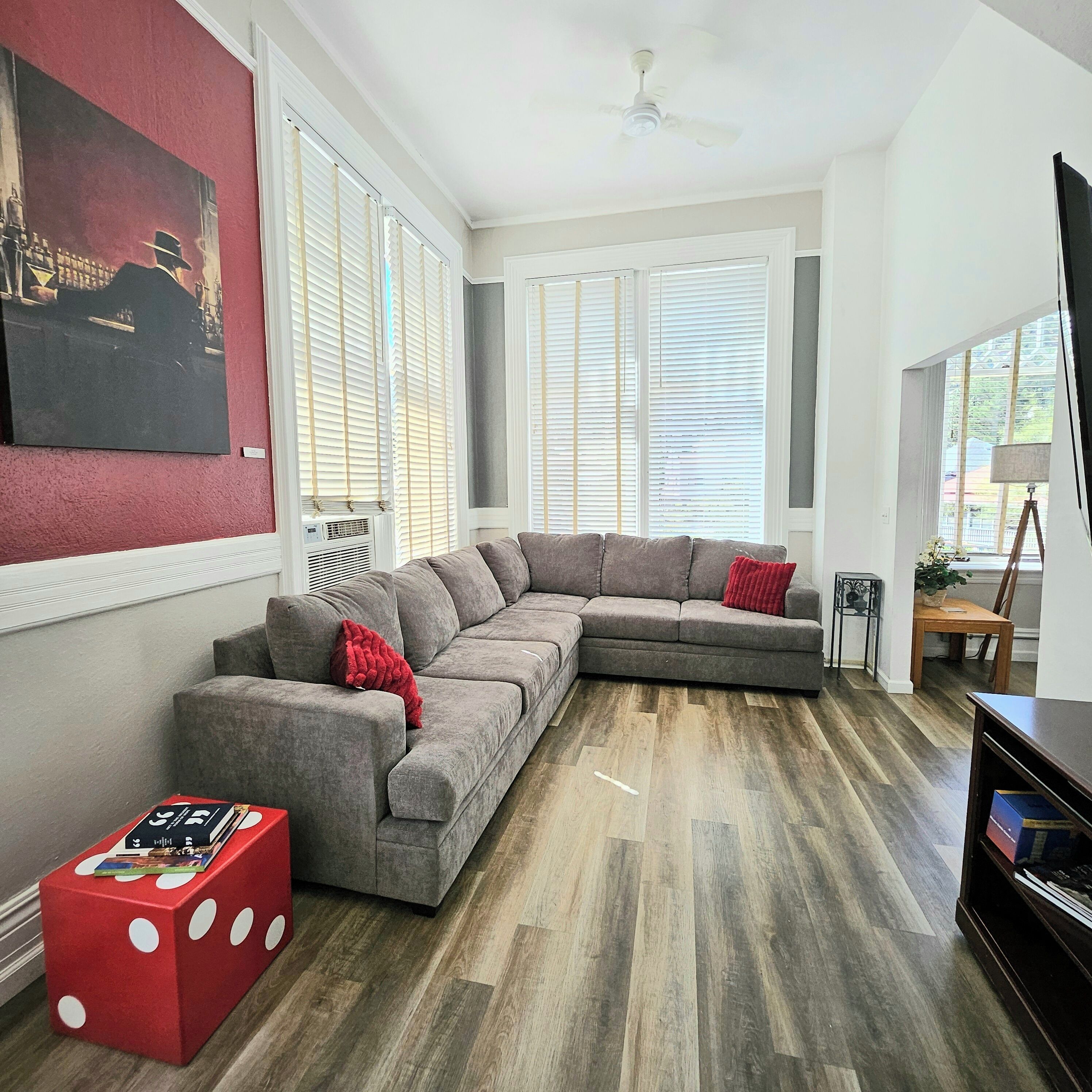 Suite 201 (Pet Friendly) | Living room