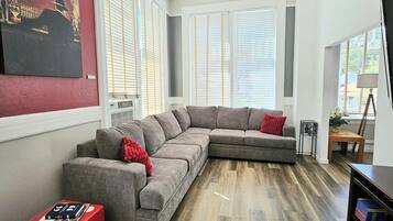 Suite 201 (Pet Friendly) | Living room