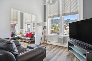 Suite 201 (Pet Friendly) | Living area | 32-inch flat-screen TV with satellite channels