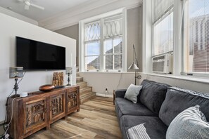 Suite 101 (Pet Friendly) | In-room safe, individually decorated, individually furnished - The Carrick  (Bisbee)