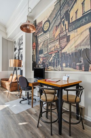 Suite 101 (Pet Friendly) | In-room safe, individually decorated, individually furnished - The Carrick  (Bisbee)