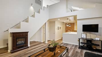 Suite 402