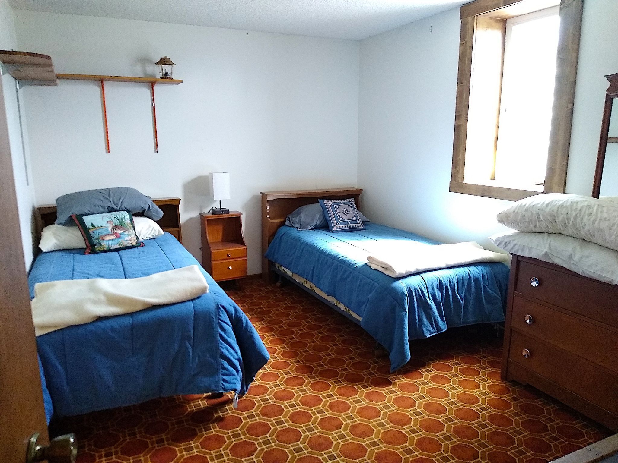 5 habitaciones, tabla de planchar con plancha, wifi y ropa de cama 