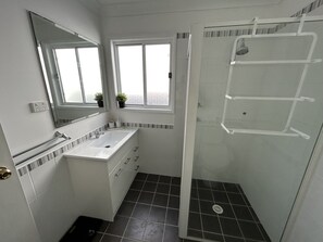 Kostenlose Toilettenartikel, Haartrockner, Handtücher, Seife