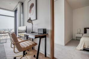 1 bedroom, iron/ironing board, WiFi, bed sheets - Dreamy Shoreditch 1BR w/ Pool & Gym, nr Station & Market, by Blueground (London)