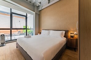 3 habitaciones, tabla de planchar con plancha, wifi y ropa de cama 