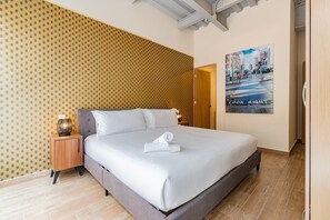 3 habitaciones, tabla de planchar con plancha, wifi y ropa de cama 