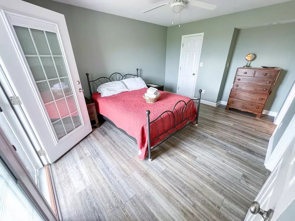 River Retreat Condo serenity with great view of Neuse River