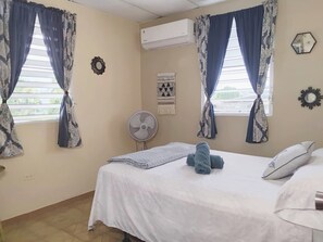 2 Schlafzimmer, Zimmersafe, Schreibtisch, Bügeleisen/Bügelbrett