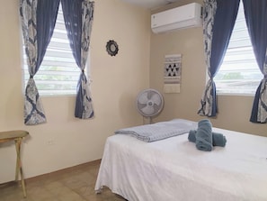 2 bedrooms, in-room safe, desk, iron/ironing board