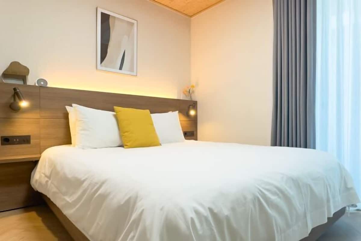 2 habitaciones, ropa de cama de alta calidad y cortinas blackout